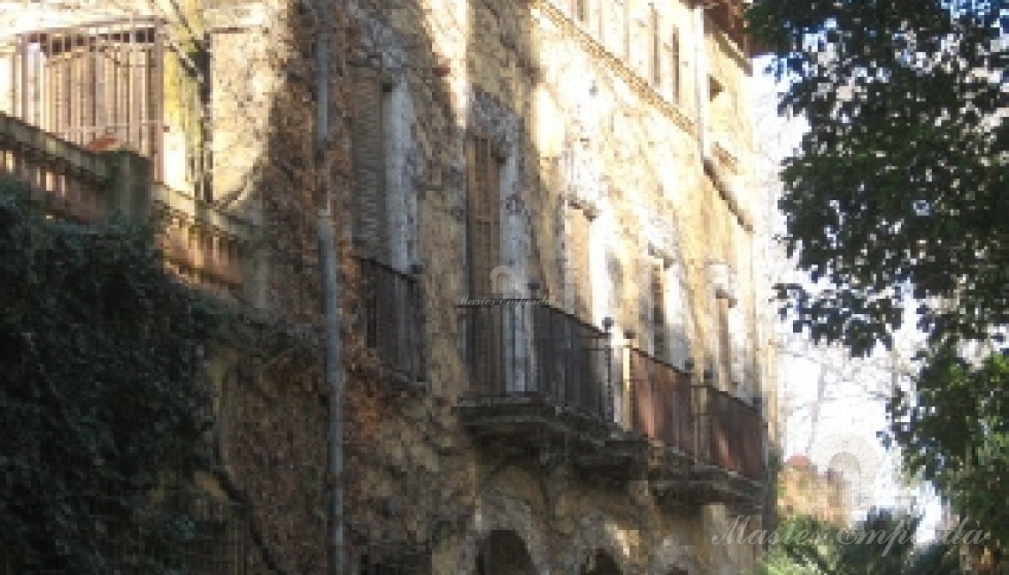 Detalle de las fachada principal de la casa 