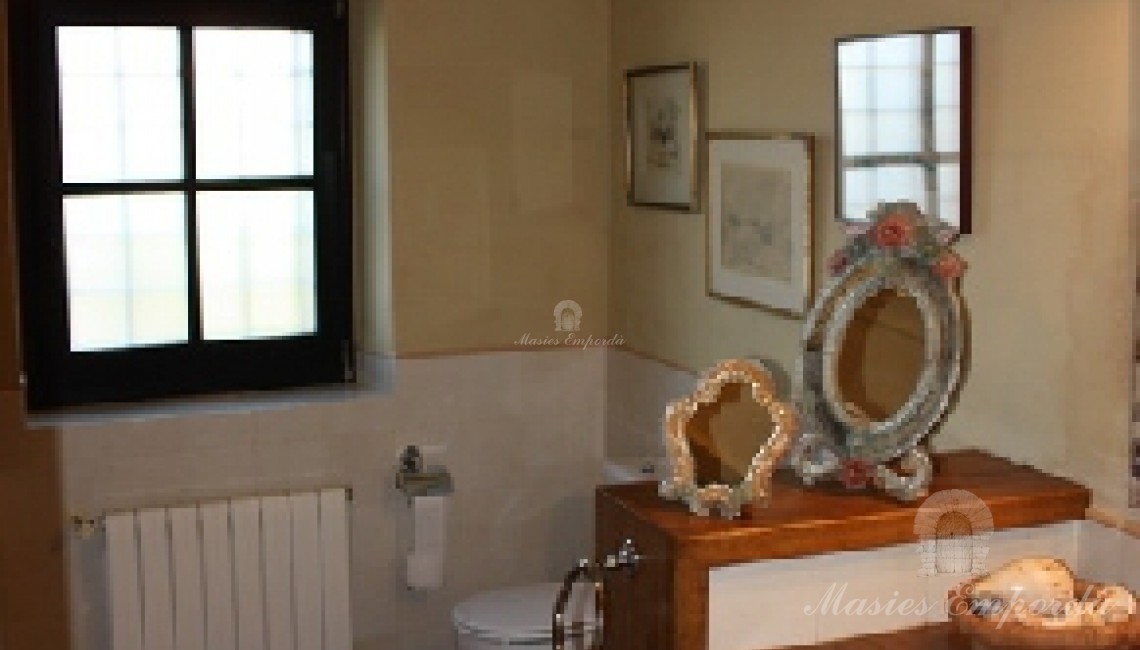 Detalle del baño de la suite con bañera 
