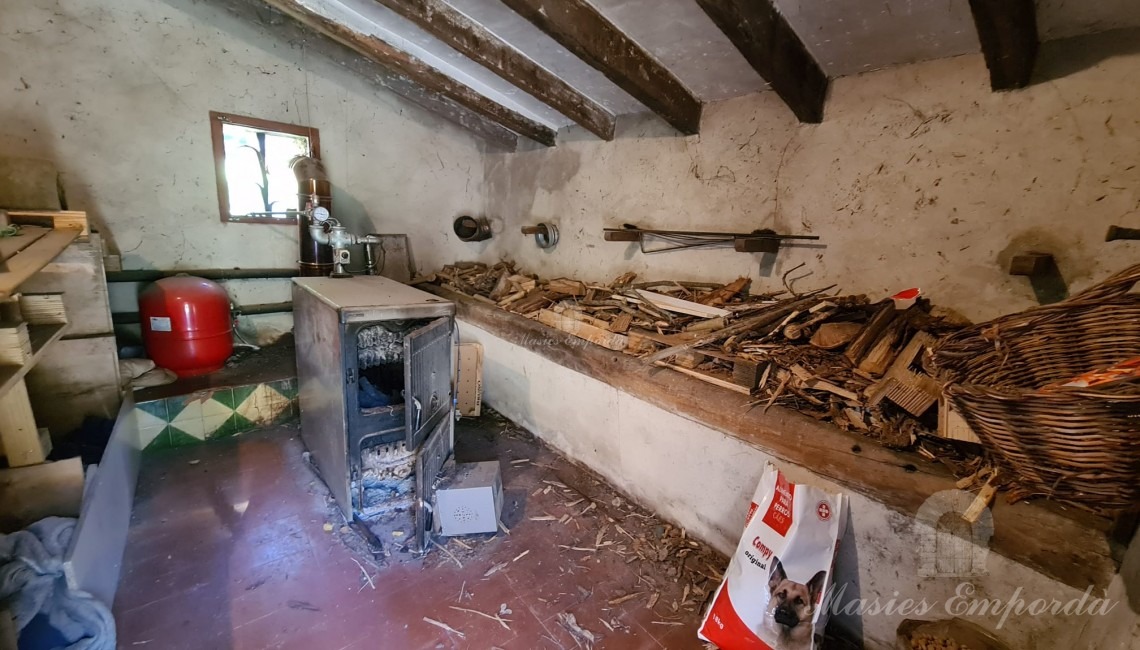 Views of the interior of the annexe