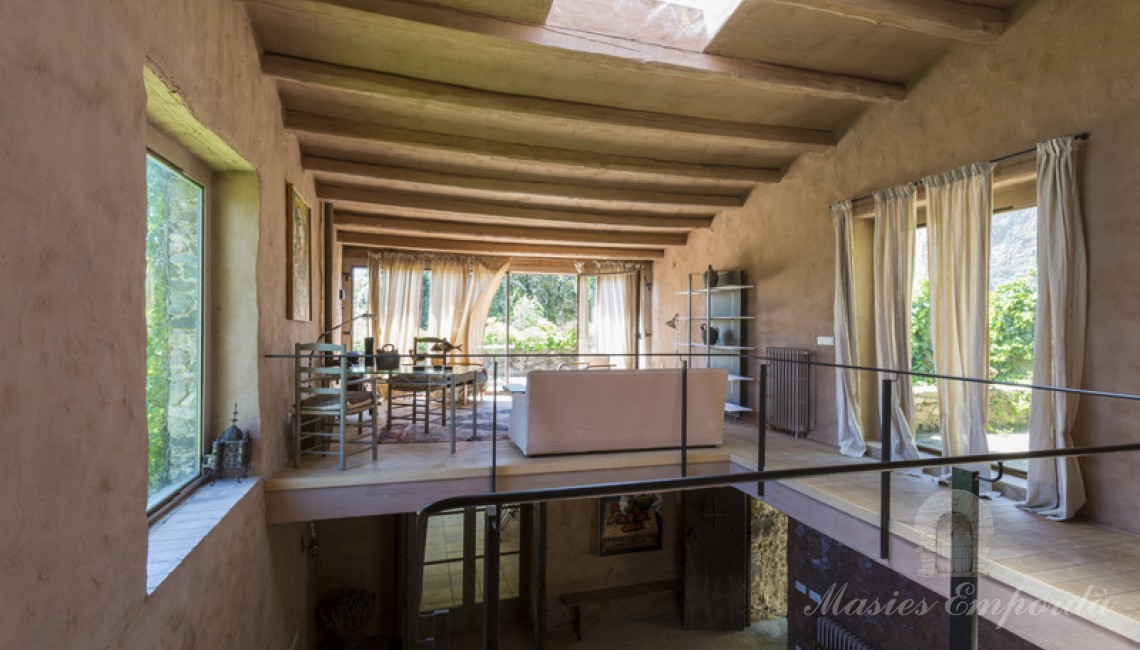 Vista de la primera plantaView of the first floor of the guest house with the terrace at the back of the image. de la casa de invitados con la terraza al fondo de la imagen