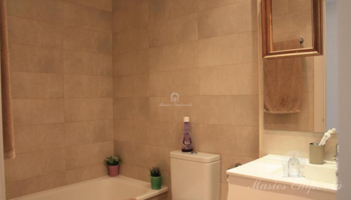 Baño completo de la primera planta 