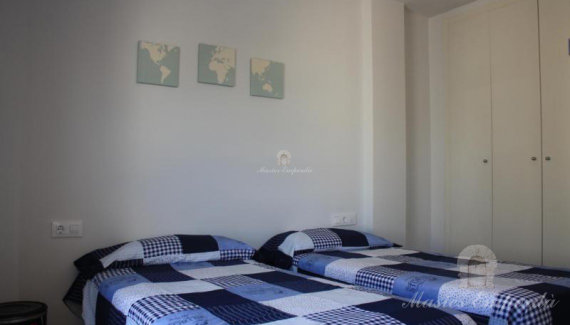 Habitación doble con armarios empotrados en la primera planta 