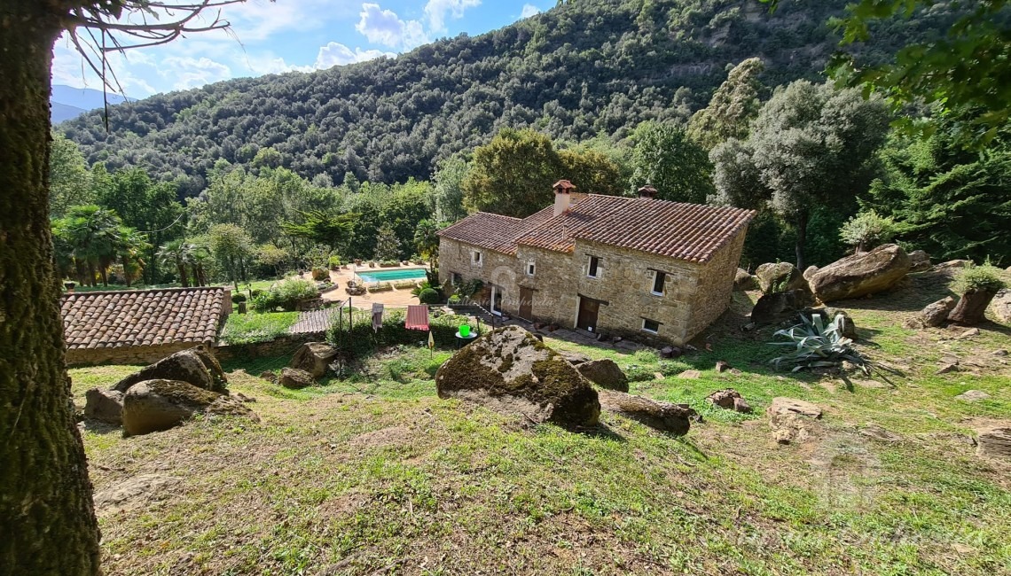 Views of the farmhouse 
