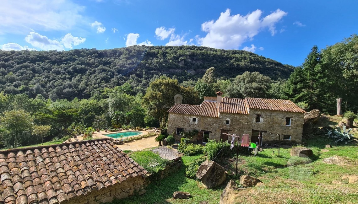 Views of the farmhouse 