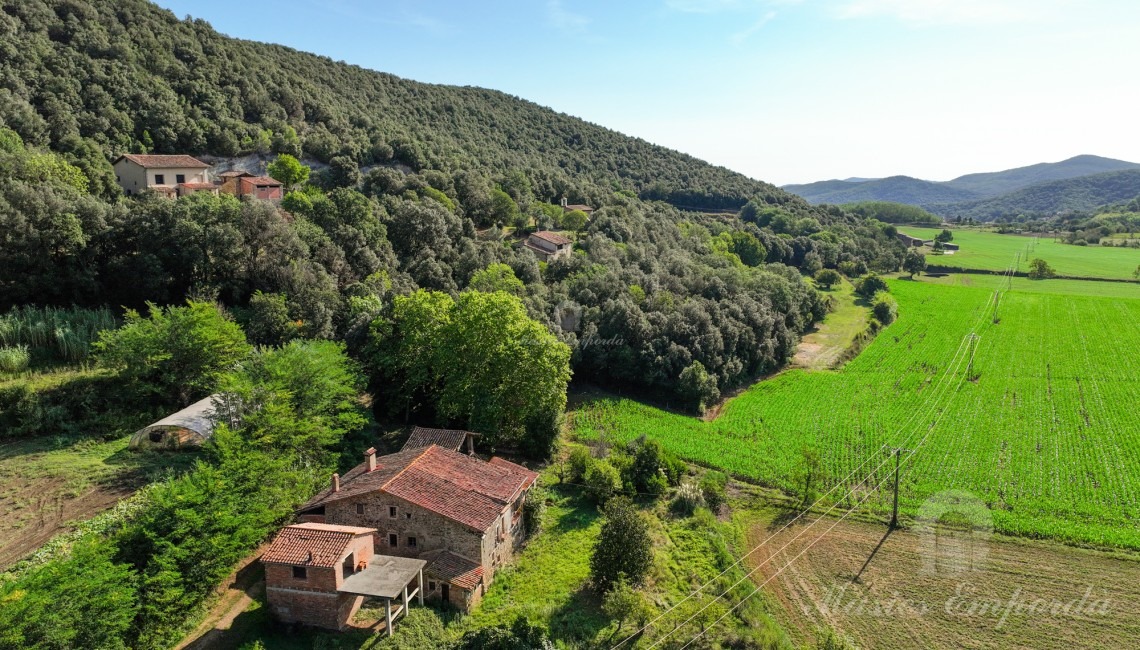 Views of the farmhouse as a whole