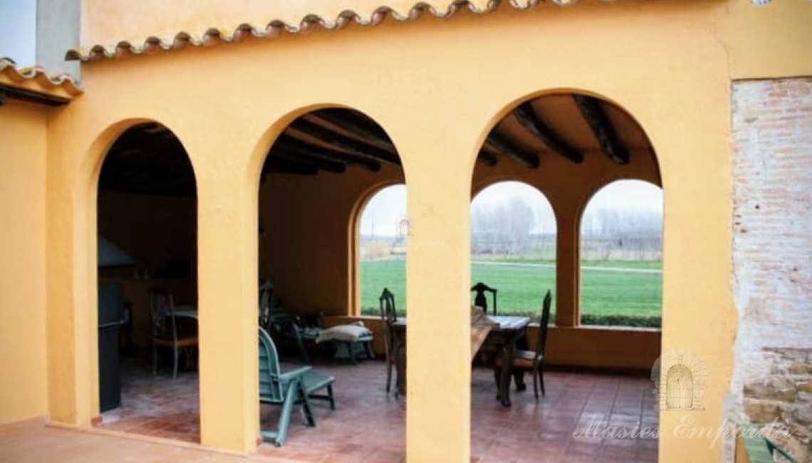 Galería arcada de la masia