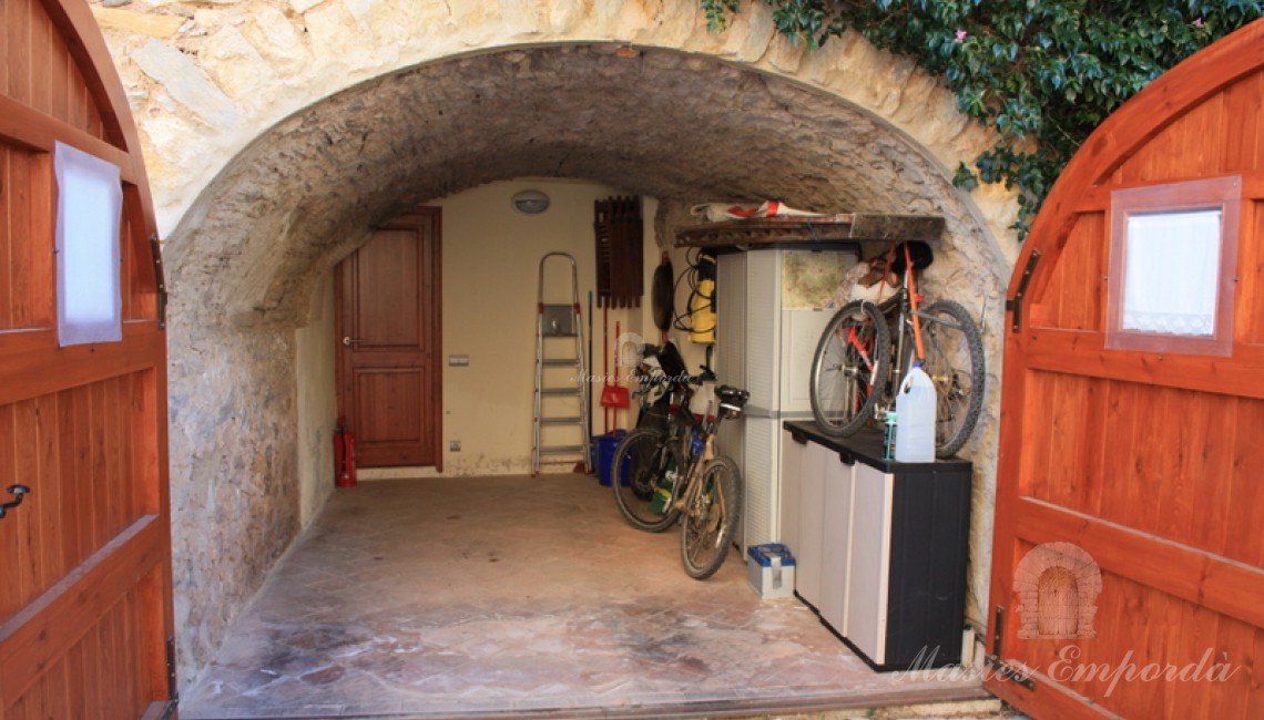 Vista de garaje de la propiedad 