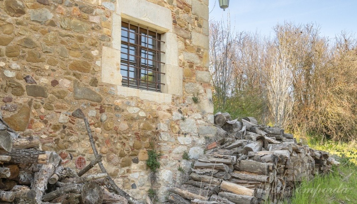 Exterior views of the property 