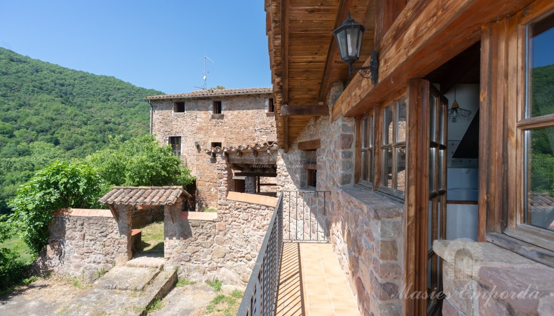 Arched terrace with views of the valley