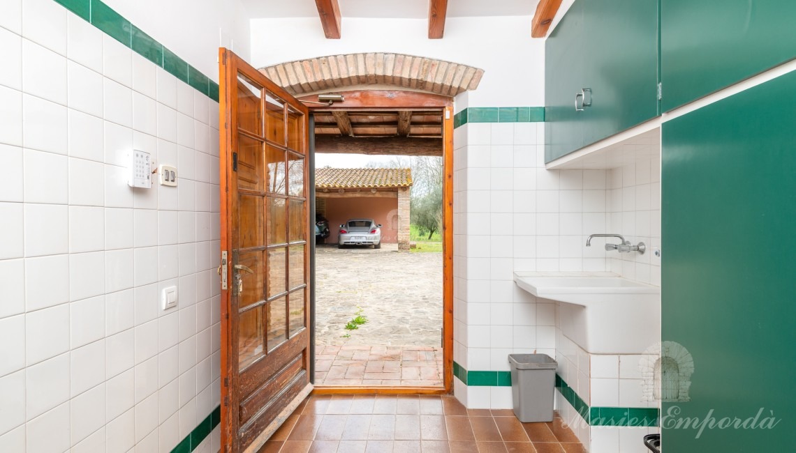 New kitchen of the farmhouse with direct access to the porch