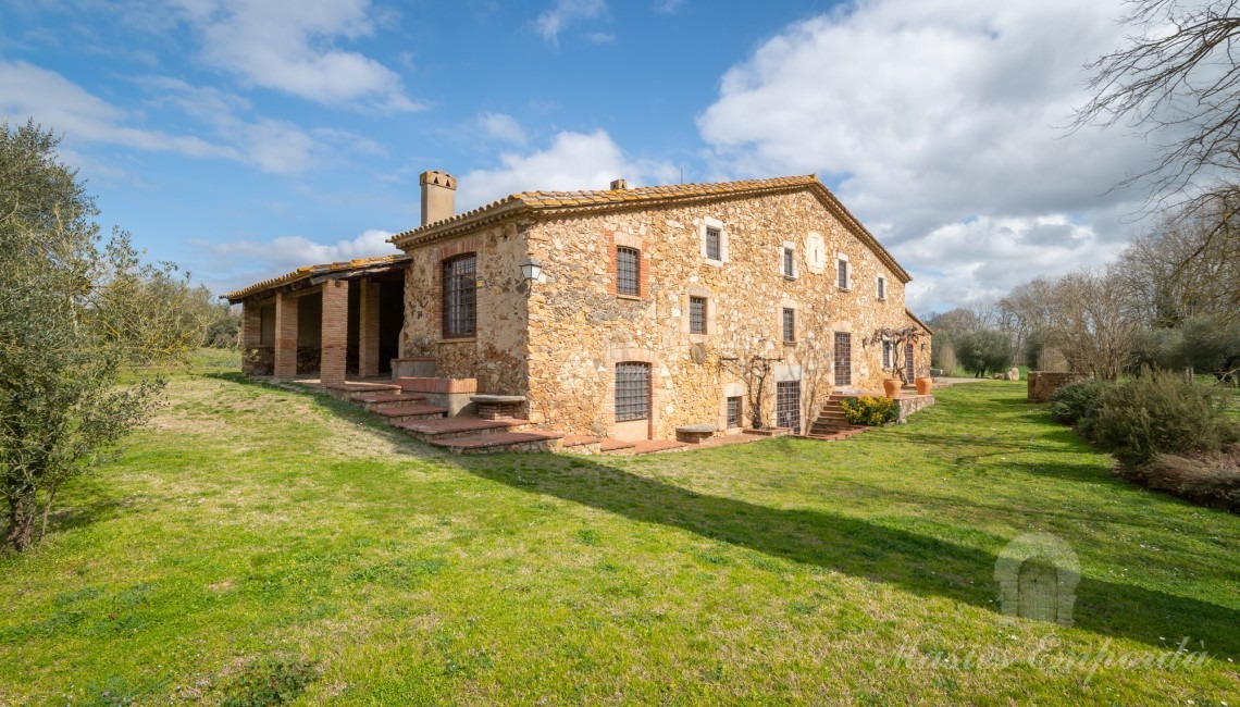Views of the farmhouse