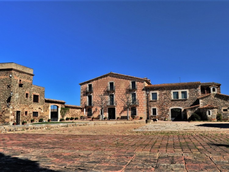 Fachada principal de la masía 