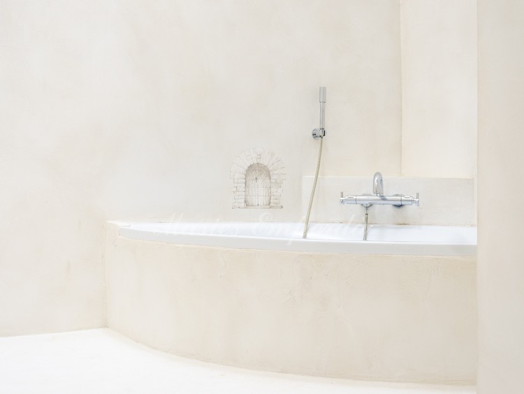 En-suite bathroom 