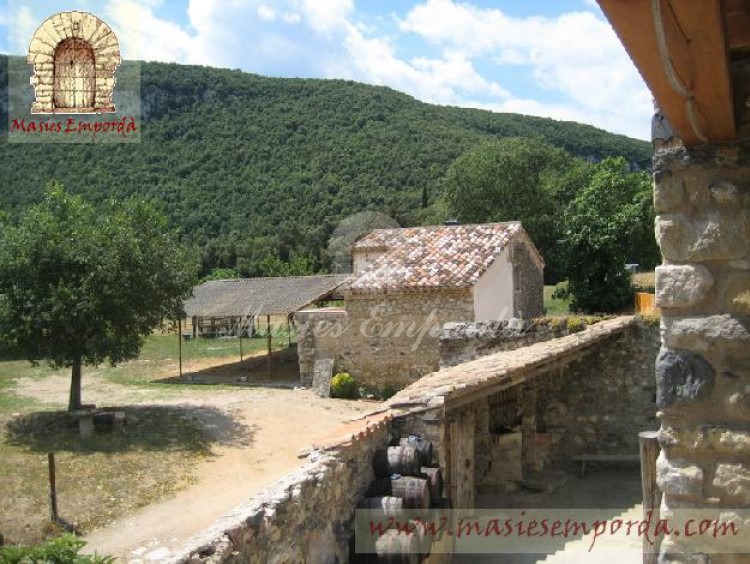 Vista desde la terraza de la masía de la construcción anexa 