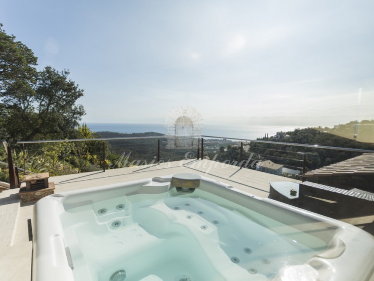 Jacuzzi on the terrace with sea views