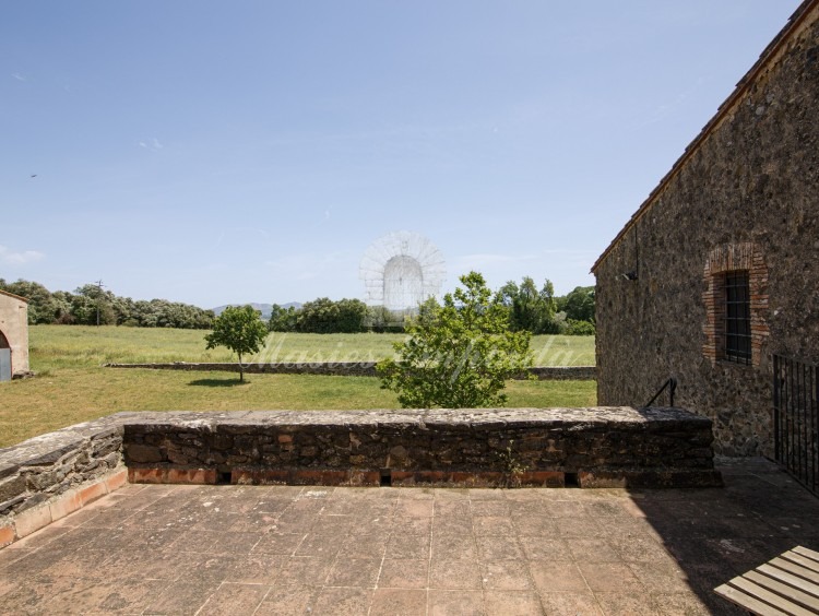 Terrace of the living room with views of the valley