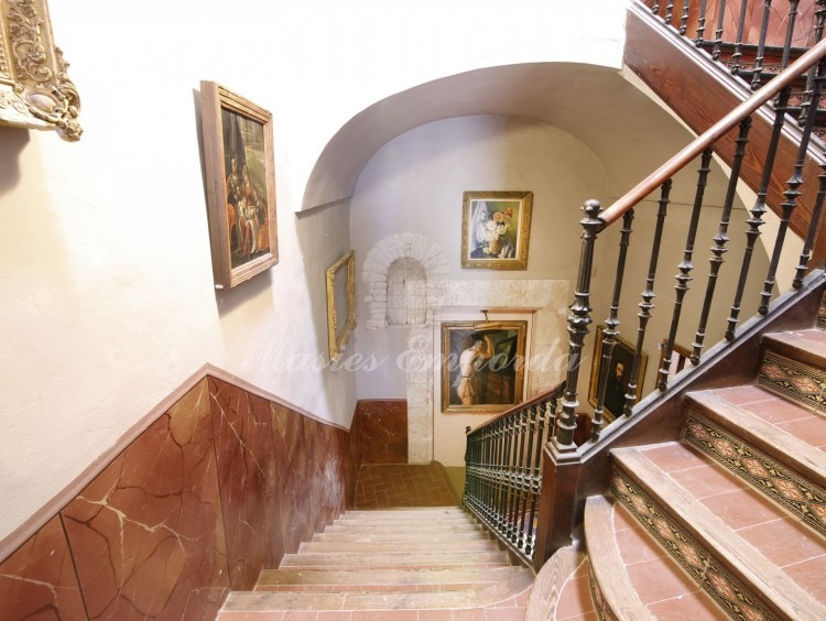 Secondary access staircase to floors