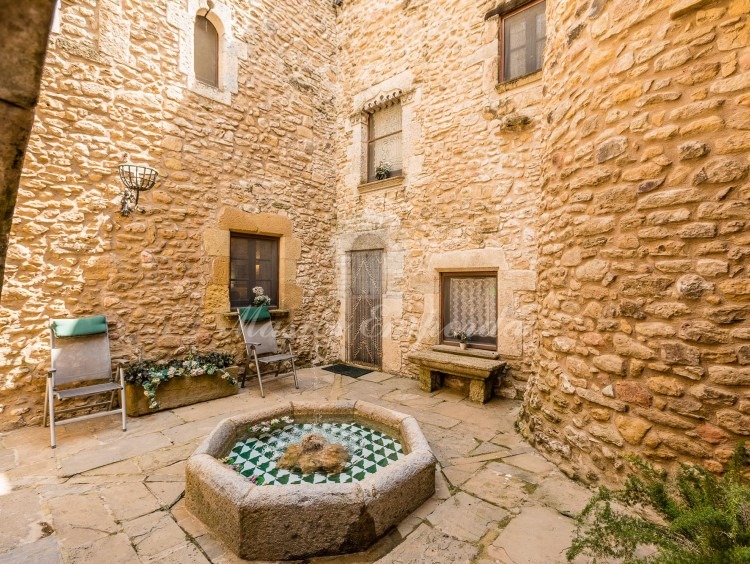 Inner courtyard of the farmhouse with direct access staircase to the second floor