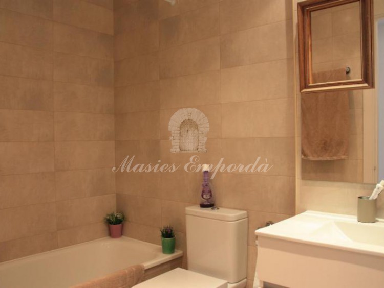 Baño completo de la primera planta 