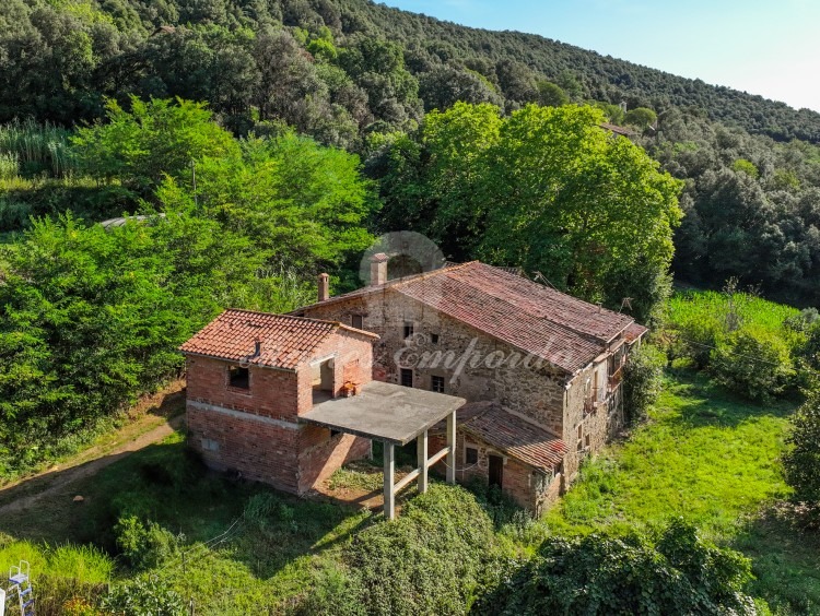 Views of the farmhouse as a whole