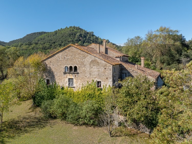 General view of the farmhouse