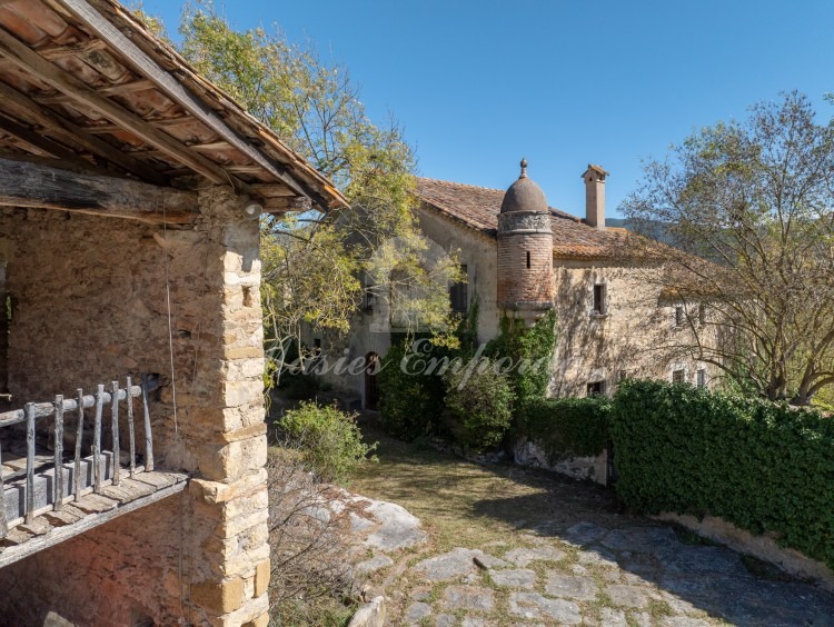View of the barn and the farmhouse