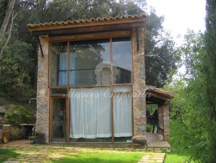 Adjoining construction of the main house