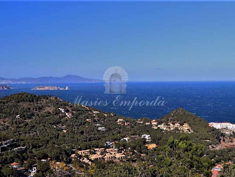 Views of the sea and the Medes Islands from the plots
