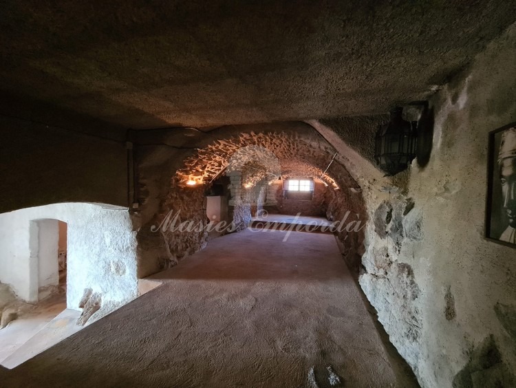 Ground floor vaults