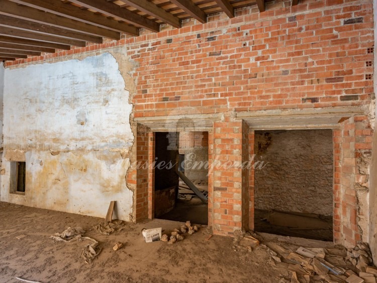 Covered terrace of the first floor