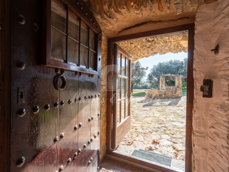 Entrada secundaria directa a una habitación de la planta baja 