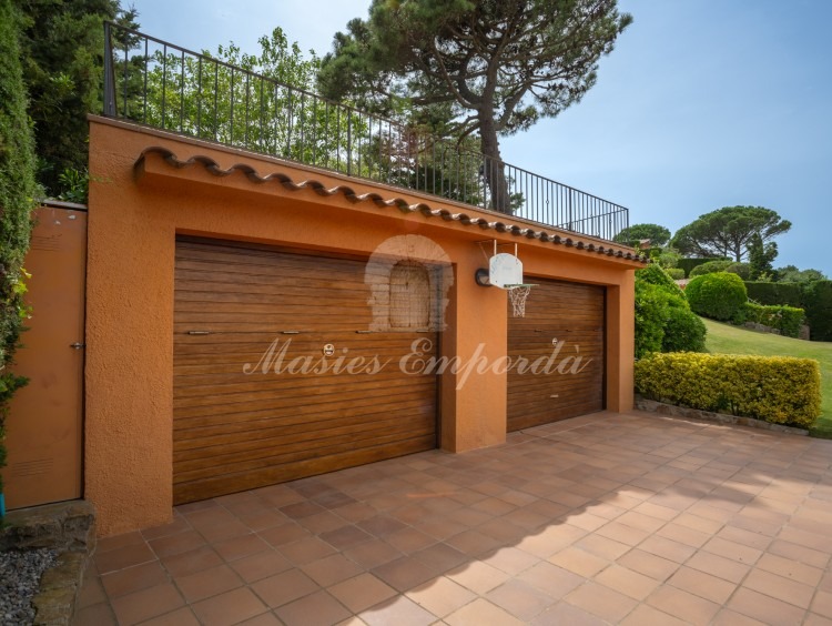 Garages 
