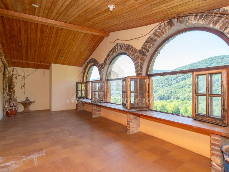 Arched terrace with views of the valley
