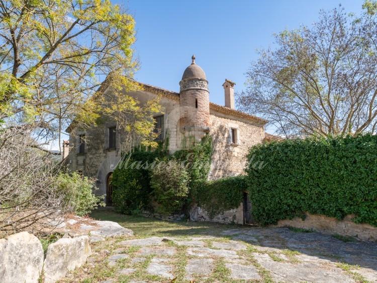 View of the farmhouse from the threshing floor 